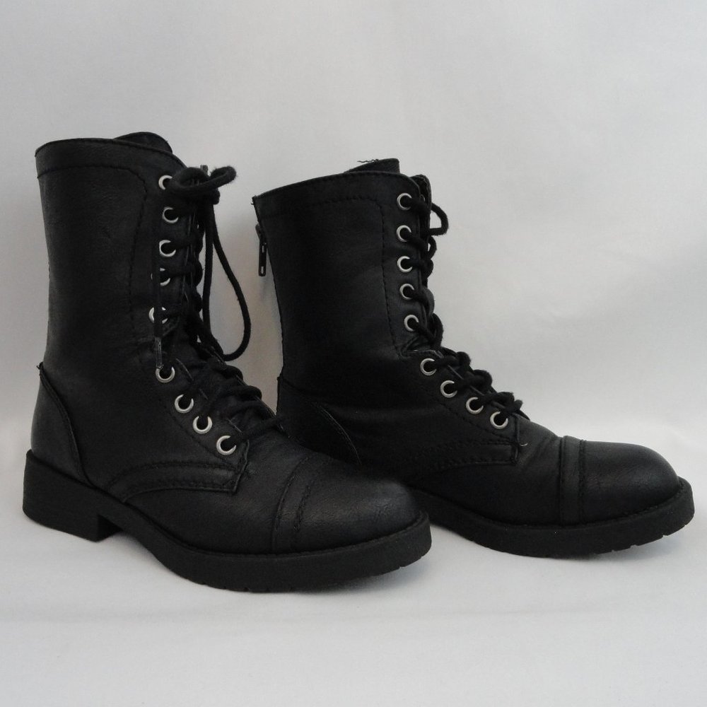 Womens Joe Boxer black boots, size 6. (A22)